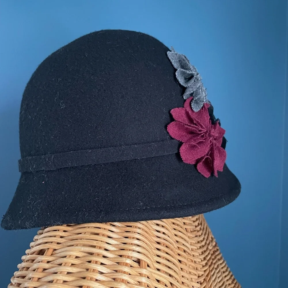 Scalia Pronto Wool Felt Cloche Hat Fabric Flower Decoration Black Burgundy EUC